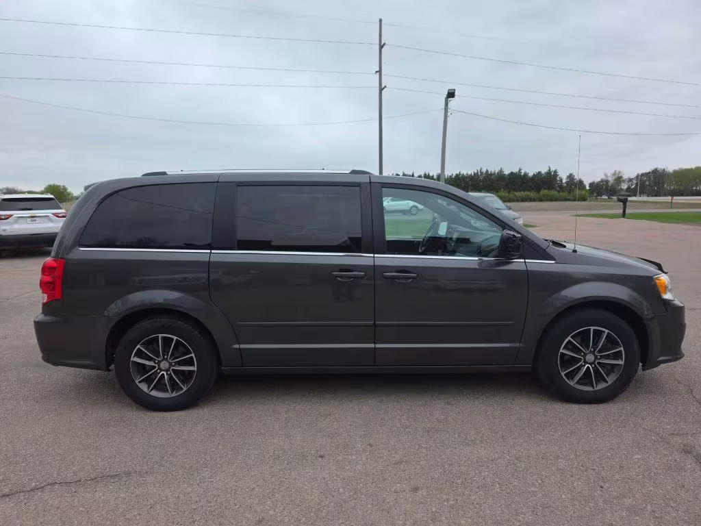 2017 Dodge Grand Caravan - 2C4RDGCG0HR624749 - Image #3