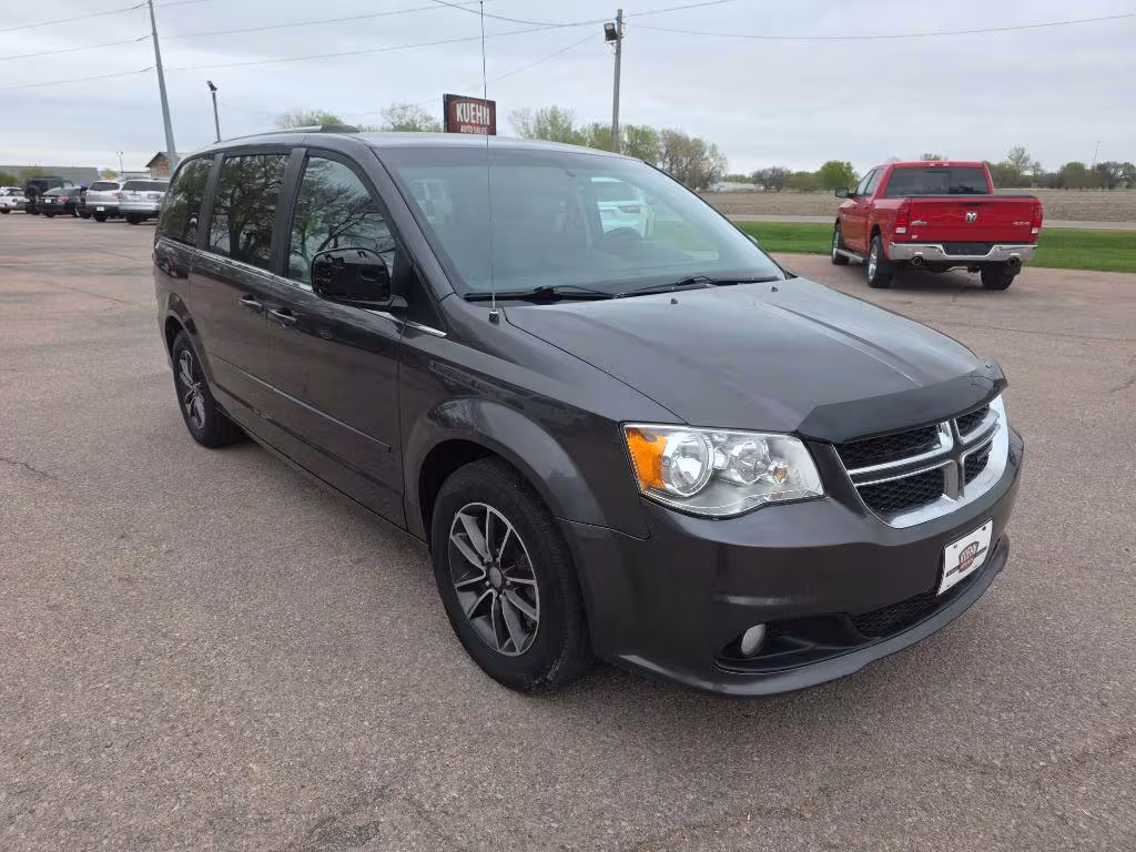 2017 Dodge Grand Caravan - 2C4RDGCG0HR624749 - Image #4